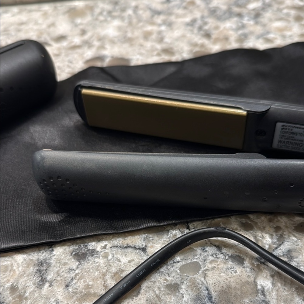 ghd Black Hair Straightener with Gold Plates - Picture 2 of 6